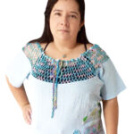 Blusa azul bordada parte superior y diseño floreado inferior 130-O26