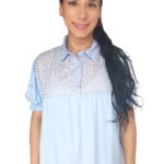 Blusa azul diseño bordado en parte superior 95-O22