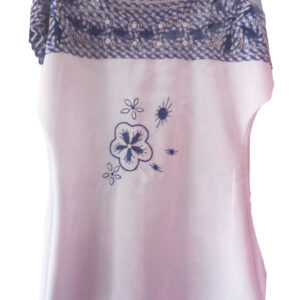 blusa blanca bordado con diseño en parte superior en Marlu