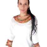 Blusa blanca bordado en cuello y mangas 140-O10