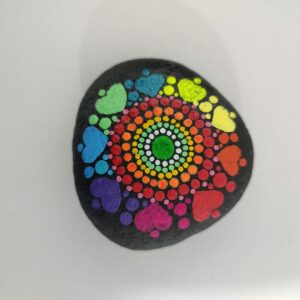 piedra corazones de color