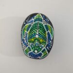 piedra decorada para regalar con tortuga