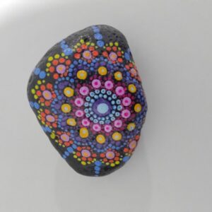 piedra mandala flores colores