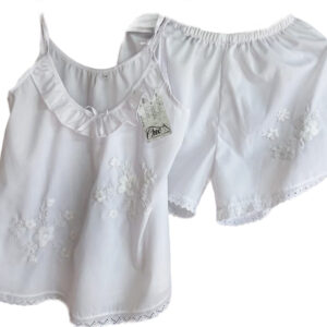 Pijama blanca bordada floreada - Bordados One