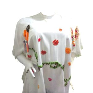 Blusa holgada blanca con diseños bordados en centro floreado160 CB(33)