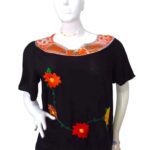 Blusa negra con tejido patecabra en cuello 150 CB(42)- Bordados CrisBran