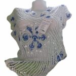 Blusa tejida a mano blanca con detalles azules Bordados La Gorda artesanal 210 LF (39)
