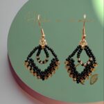 Arete negro y dorado mostacilla hecho a mano 20 B (11)- Bisu Moda Creativa