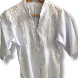 Blusa blanca bordada manga media F10-140