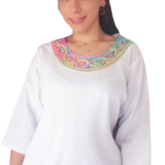 Blusa blanca con borde y cuello bordados 135-M18