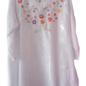 Blusa blanca con flores bordadas en parte superior 115-M3