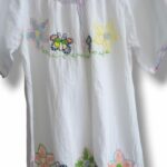 Blusa bordada con detalle bordado en el cuello F43- 120