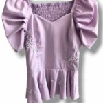 blusa lila bordada con mangas embombadas F61-90