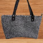 Bolso de mano tejido, blanco y negro F (55)- Artesanías Jumalu