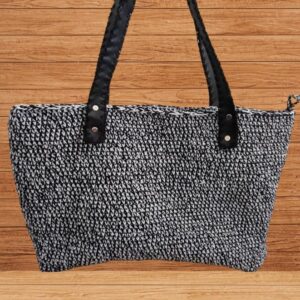 Bolso de mano tejido, blanco y negro F (55)- Artesanías Jumalu