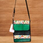Bolso en cuero verde 50 F(2)- Artesanías Jumalu