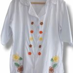 Camisa bordada con detalles florales en cuello y centro F31-120