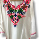 Guayabera bordada de dama , diseño en cuello y bordes F75-110