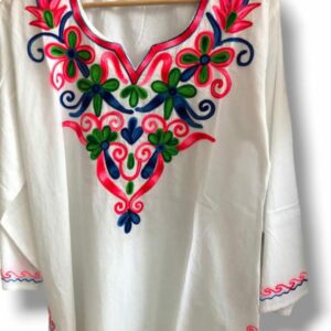 Guayabera bordada de dama , diseño en cuello y bordes F75-110